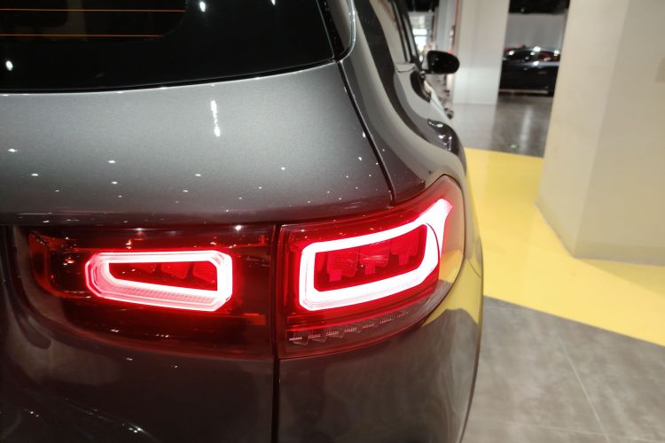 奔驰GLB 2023款 GLB 200 动感型车身外观6006