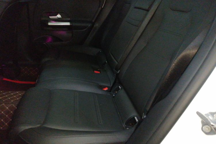 奔驰GLA 2022款 改款 GLA 200中控内饰7004