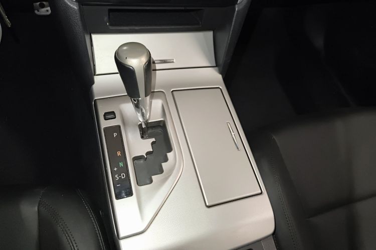 丰田 凯美瑞 2012款 骏瑞 2.0S 耀动版局部细节18