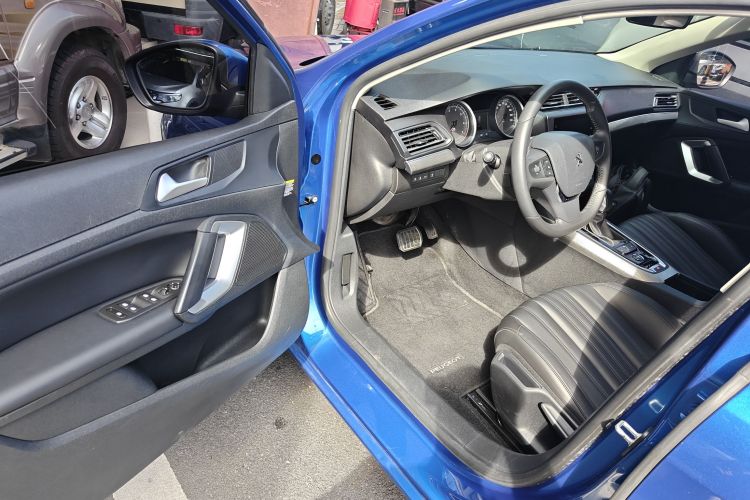 标致408 2019款 350THP 自动豪华版 国V中控内饰7003