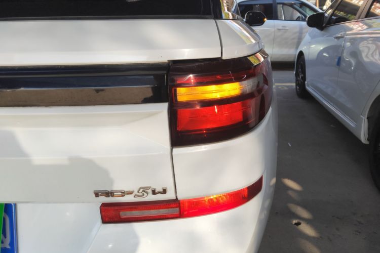 宝骏RC-5 2020款 RC-5W 1.5T CVT智耀豪华型车身外观6006