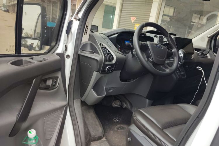 福特 全顺 2019款 2.0T汽油自动多功能商用车短轴低顶6座国VI中控内饰20