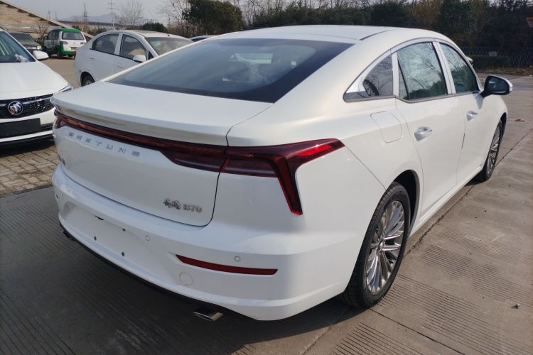 奔腾B70 2025款 龙耀版 1.5T 欢享型车身外观7