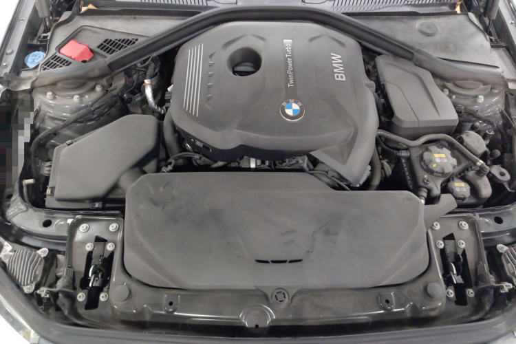 宝马2系(进口) 2019款 225i 运动设计套装机舱底盘24