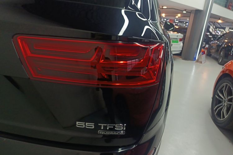 奥迪Q7 2019款 55 TFSI 技术型车身外观6006