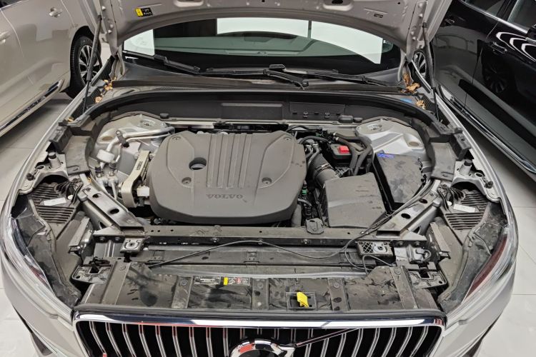 沃尔沃XC60 2025款 B5 四驱智远豪华版机舱底盘24