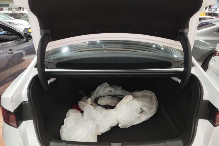 比亚迪 秦PLUS 2024款 荣耀版 DM-i 120KM领先型中控内饰23