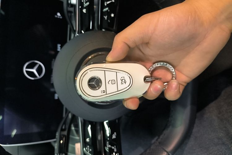 奔驰C级 2024款 C 260 L 运动版中控内饰7001