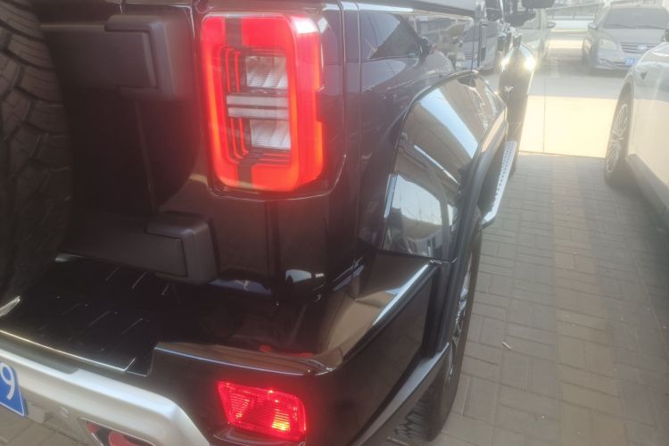 北京越野 北京BJ40 2023款 2.0T 自动四驱城市猎人版侠客型车身外观9