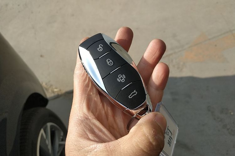 红旗HS3 PHEV 2024款 PHEV 115km 劲为版中控内饰7001