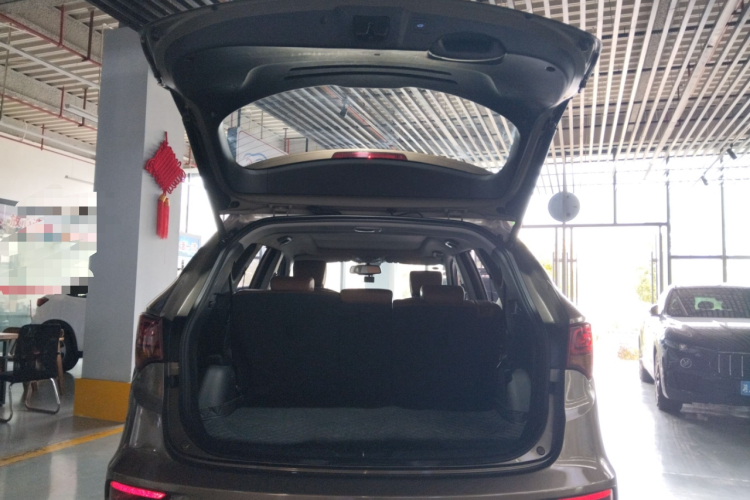 现代 胜达 2017款 2.0T 自动两驱智能型 7座机舱底盘23