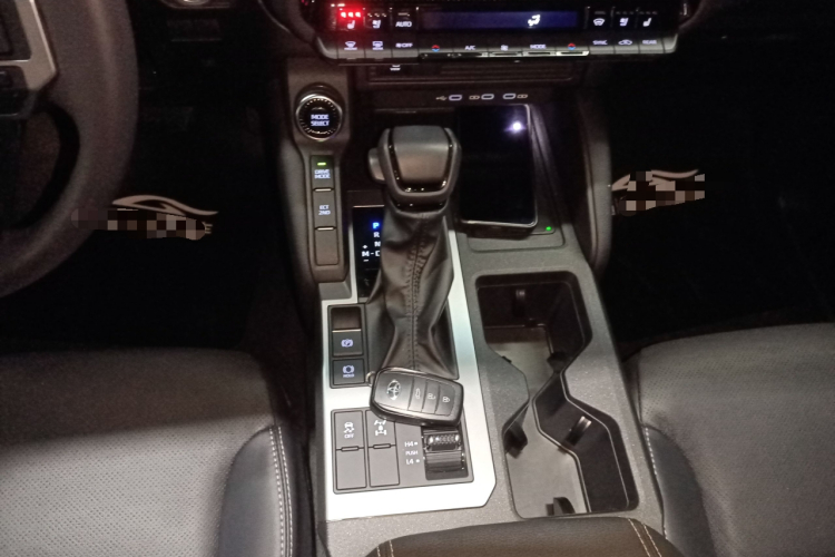 丰田 普拉多 2024款 2.4T 全能TX版 5座中控内饰18