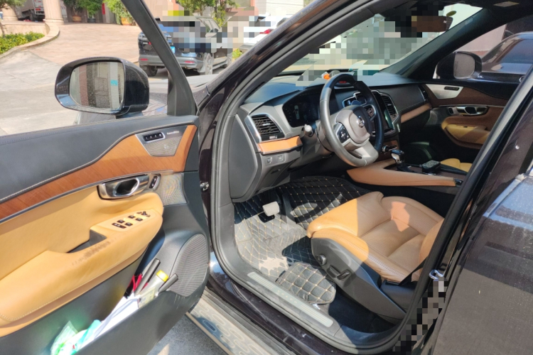 沃尔沃XC90 2018款 T6 智尊版 7座中控内饰7003