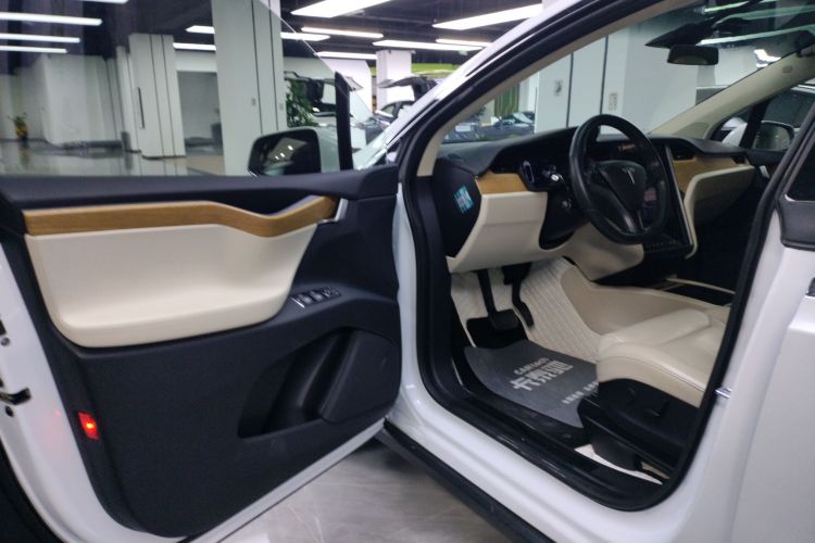 特斯拉 2017款 Model X 100D 长续航版中控内饰20