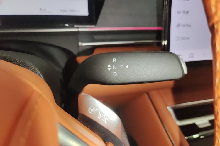 比亚迪 唐L 2025款 EV 600KM四驱激光雷达旗舰型中控内饰18