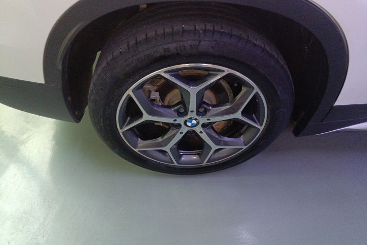 宝马X1 2019款 sDrive18Li 尊享型车身外观56