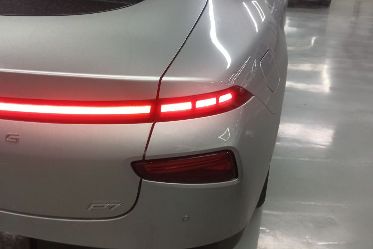 小鹏P7 2022款 625E车身外观6006