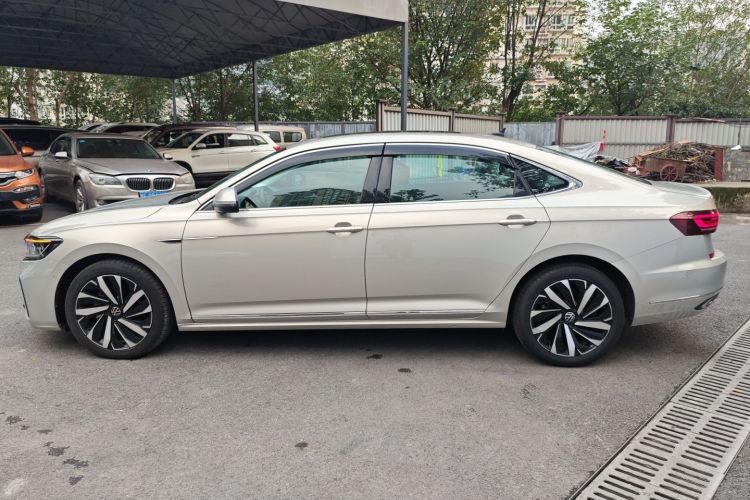 大众 帕萨特 2022款 330TSI 星空尊贵版车身外观4