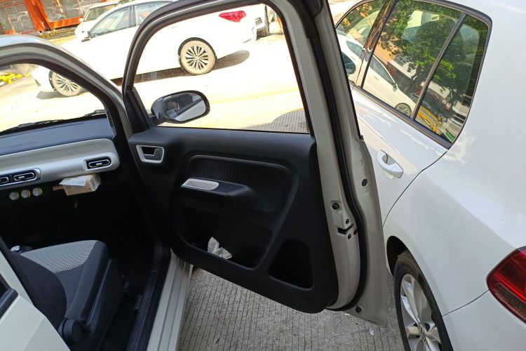 五菱汽车 宏光MINIEV 2024款 第三代 215km 青春版中控内饰7006