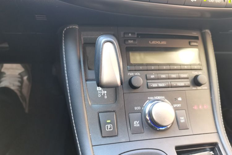 雷克萨斯CT 2017款 CT200h 精英版 单色 国V中控内饰18