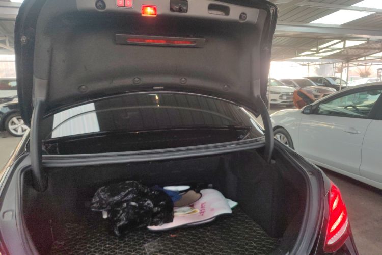 奔驰E级 2018款 改款 E 200 L 运动型机舱底盘23