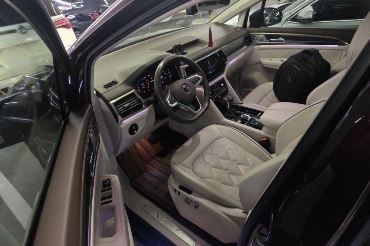 大众 威然 2020款 380TSI 尊贵版中控内饰20