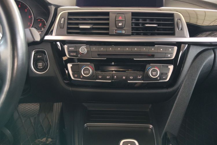 宝马3系 2019款 320Li M运动套装中控内饰16