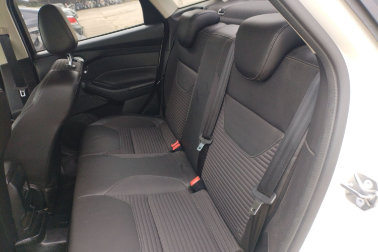 福特 福克斯 2015款 三厢 1.6L 自动风尚型中控内饰7004