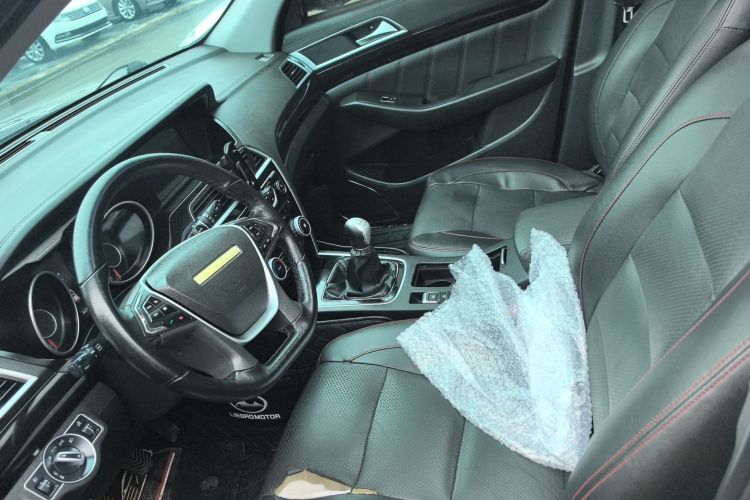 猎豹汽车 猎豹CS10 2017款 1.5T 手动尊贵型中控内饰19