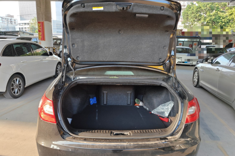 红旗H7 2015款 2.0T 豪华型机舱底盘23