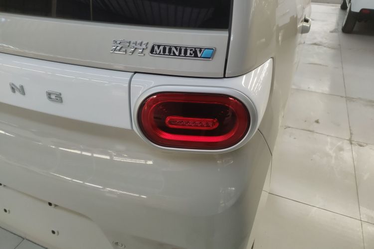 五菱汽车 宏光MINIEV 2024款 第三代 215km 青春版车身外观9