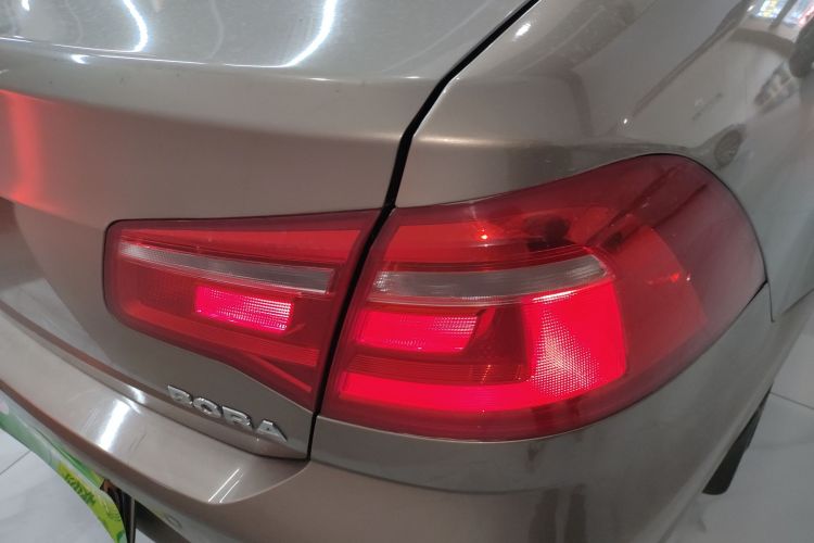 大众 宝来 2014款 1.6L 自动舒适型车身外观9