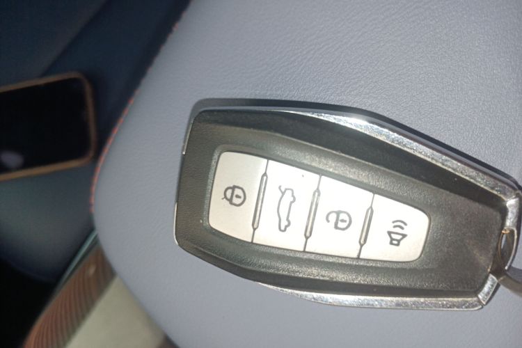 吉利几何E萤火虫 2022款 401KM 霹雳虎 4座中控内饰11