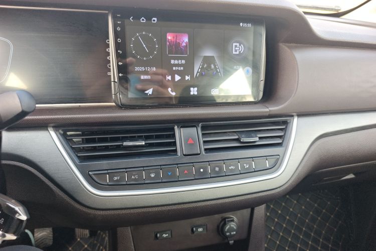 BAW北汽制造 锐胜王牌M7 2023款 1.6L 标轴创富型 7座中控内饰16