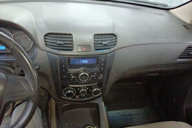 五菱汽车 五菱宏光 2014款 1.5L S标准型中控内饰16