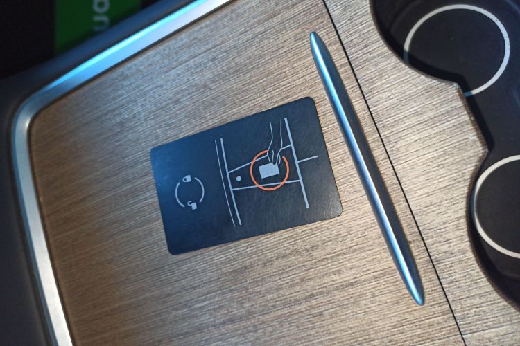 特斯拉 Model Y 2022款 后轮驱动版中控内饰7001