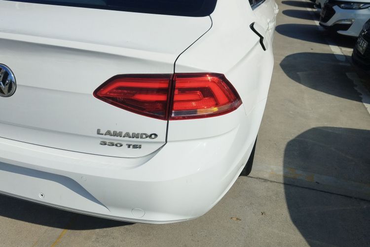 大众 凌渡 2015款 330TSI DSG舒适版车身外观9