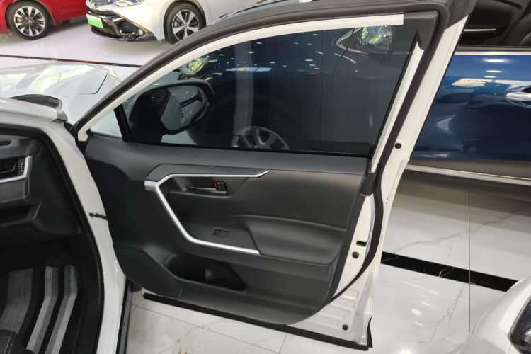 丰田 威兰达 2023款 2.0L CVT两驱领先版中控内饰7005