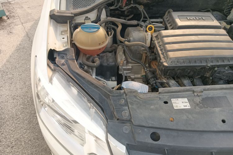 大众 桑塔纳 2015款 1.6L 自动舒适版机舱底盘25