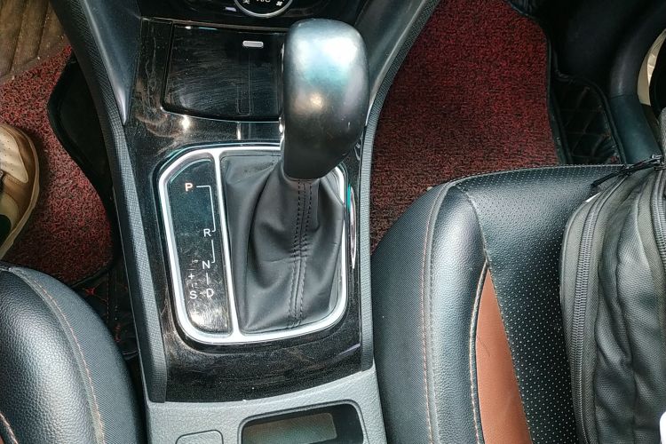 比亚迪F3 2016款 1.5L 自动豪华型中控内饰18