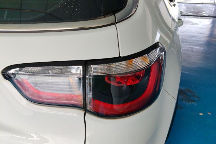 Jeep 指南者 2019款 200T 自动家享-互联大屏版车身外观9