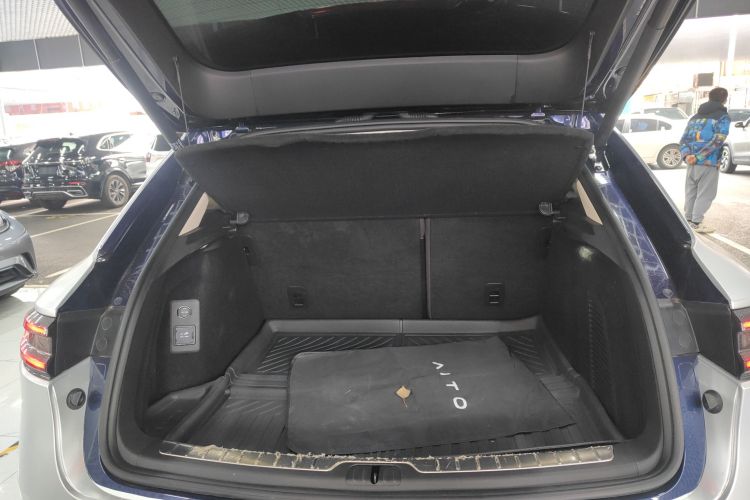 鸿蒙智行 问界M5 2022款 增程四驱性能版机舱底盘23