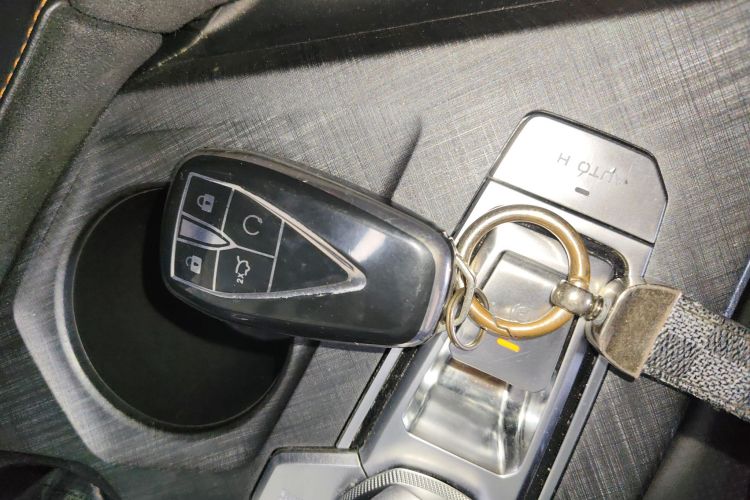 长安UNI-V 2022款 1.5T 运动版中控内饰11