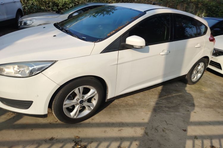 福特 福克斯 2018款 两厢经典 1.6L 自动舒适型智行版车身外观4