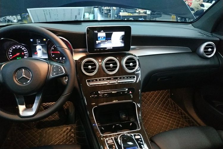 奔驰GLC 2019款 GLC 260 L 4MATIC 豪华型中控内饰16