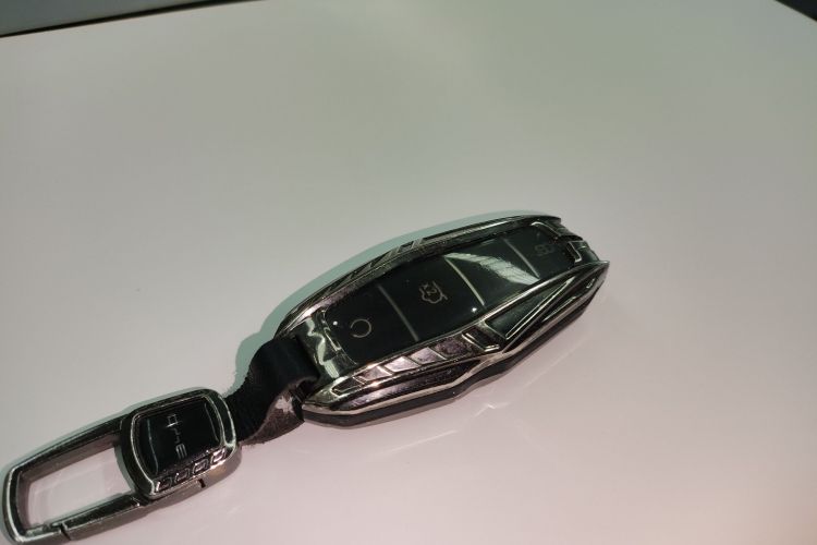 比亚迪 秦L 2024款 DM-i 120KM超越型中控内饰7001