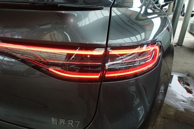 鸿蒙智行 智界R7 2025款 增程 251km Max车身外观9