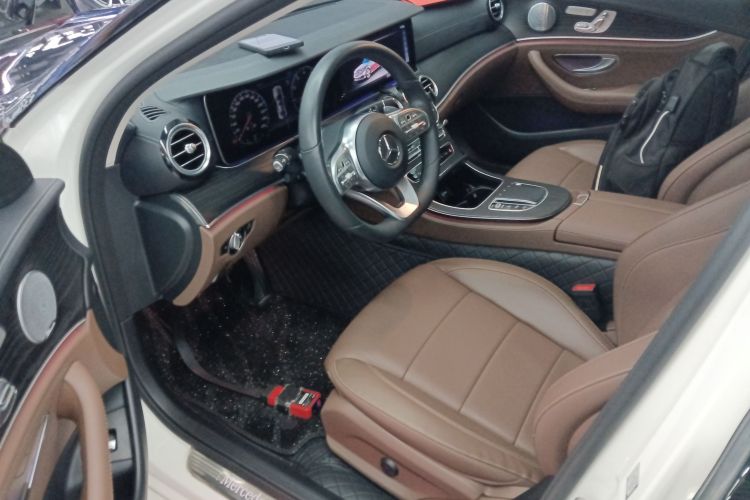 奔驰E级 2020款 E 300 L 运动豪华型中控内饰7003