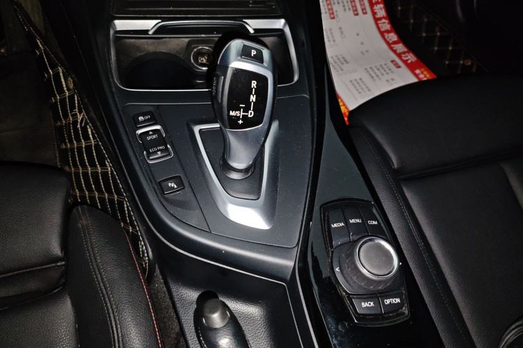 宝马2系(进口) 2018款 220i 敞篷轿跑车 运动设计套装中控内饰18