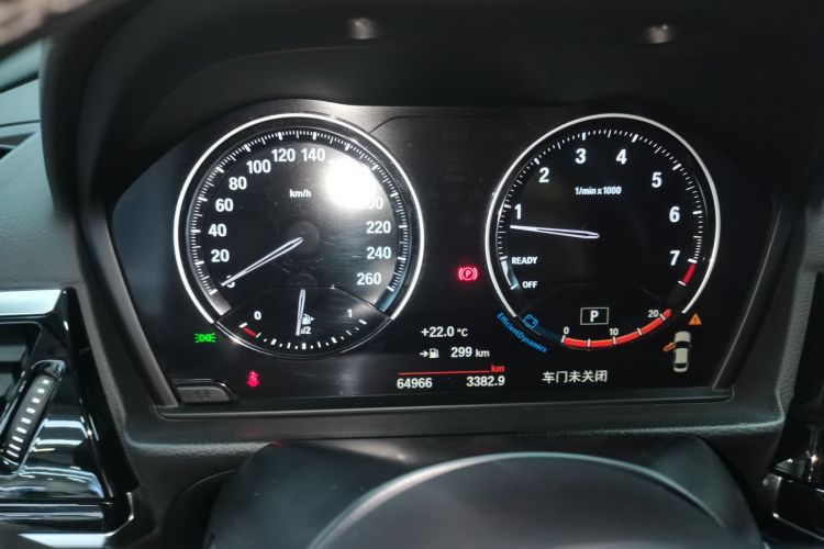 宝马1系 2022款 125i M运动曜夜版中控内饰14